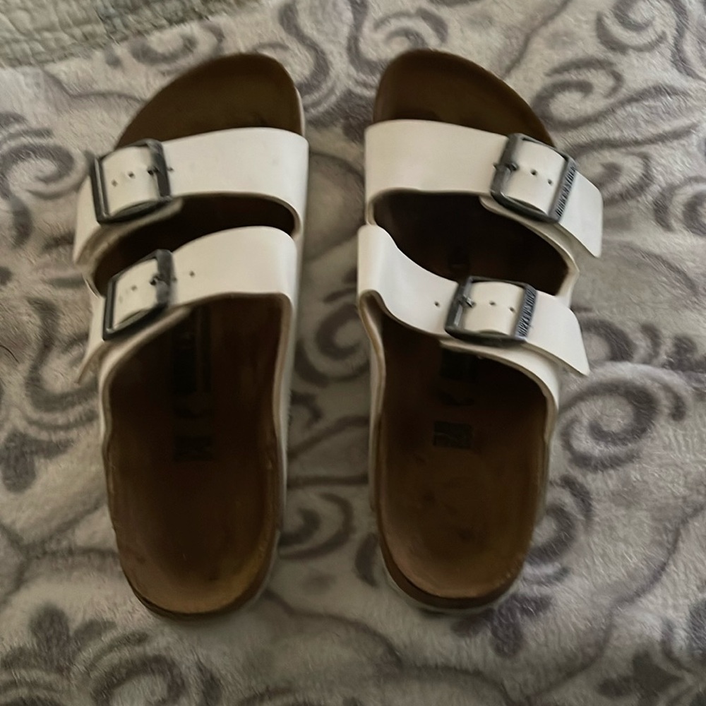 Sandles white